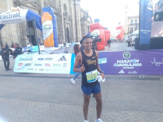 Dominan africanos Maratón de Guadalajara y en varonil se Iguala la mejor marca del evento