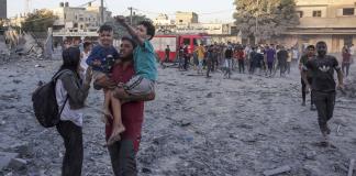Israel afirma que 50.000 civiles huyeron el miércoles del norte de Gaza