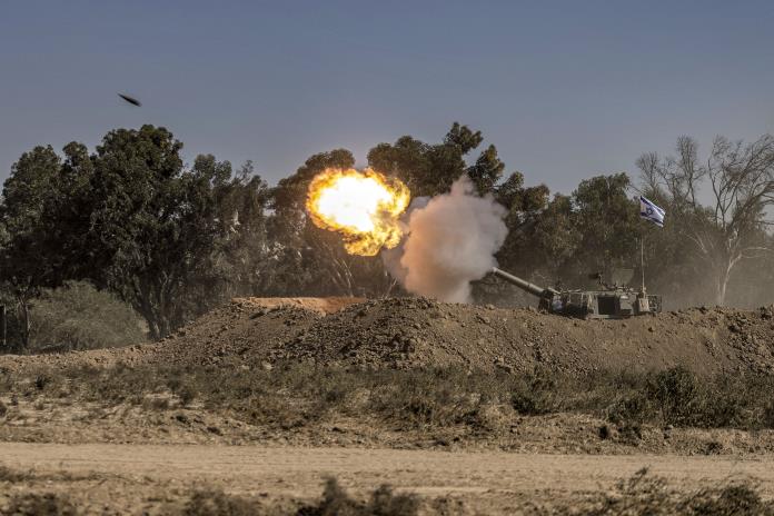 En Gaza las bombas israelíes incendian el cielo y llenan las morgues En Gaza las bombas israelíes incendian el cielo y llenan las morgues