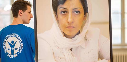 Irán detiene a Narges Mohammadi, Nobel de la Paz 2023, en Mashhad