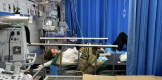 Barco turco con hospitales de campaña atraca en Egipto, cerca de Gaza
