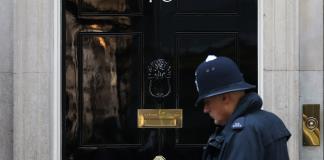 Inesperado regreso de ex primer ministro Cameron como canciller de un gobierno británico en crisis