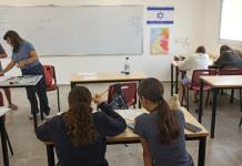 Jóvenes de kibutz de Israel devastado por ataque regresan a la escuela