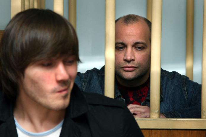 Rusia indulta a un expolicía condenado por el asesinato de una periodista