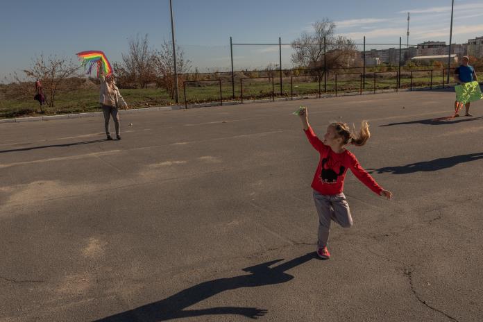 Quedarse bajos las bombas o irse, el dilema de las familias ucranianas en Jersón Quedarse bajos las bombas o irse, el dilema de las familias ucranianas en Jersón