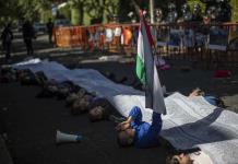 Grupos proPalestina piden acabar con el genocidio ante Embajada israelí en México