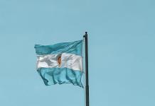 Argentina adopta microdevaluaciones diarias a cuatro días de balotaje presidencial