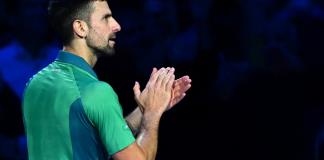 Djokovic gana a Hurkacz pero depende de Sinner para avanzar en el Masters