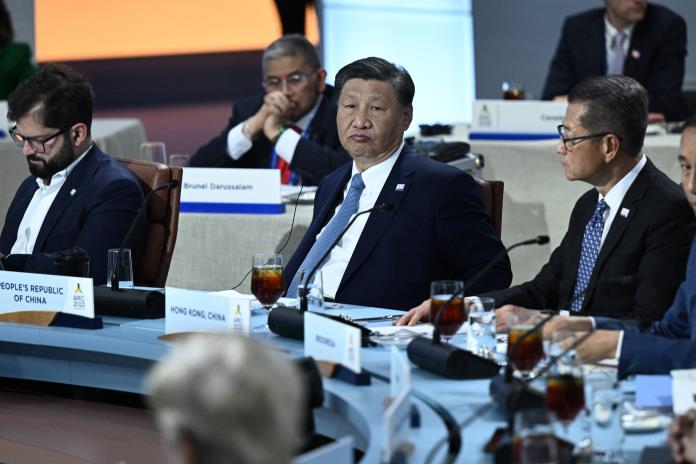 Primer ministro japonés pide a Xi retirar veto chino a sus productos del mar