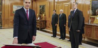 Sánchez jura como presidente del gobierno de España, la oposición sigue movilizada