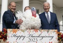 Biden celebra su cumpleaños indultando a dos pavos de Acción de Gracias