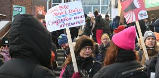 Miles de funcionarios públicos inician huelga en Quebec, Canadá