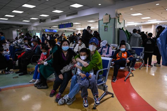 La OMS enciende alertas ante nuevo brote inusual de neumonías en niños en China La OMS enciende alertas ante nuevo brote inusual de neumonías en niños en China