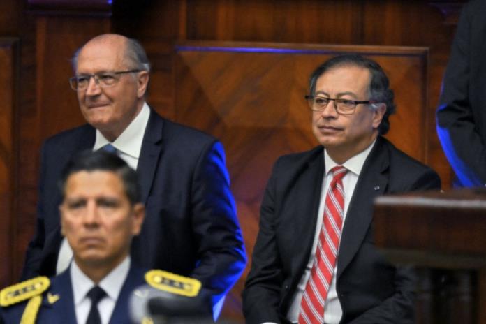 Petro aparta a comisionado de paz tras crisis de negociaciones con guerrillas de Colombia