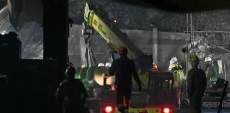 Últimos 14 metros para liberar a obreros atrapados en túnel en India