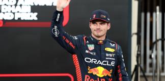 Verstappen consigue la salida de honor en la última fecha del calendario de la F1 y "Checo" Pérez se cayó hasta la novena posición para el Gran premio