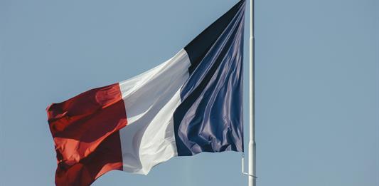 Autoridades francesas reportan un muerto y 900.000 hogares sin luz por tormenta Nils