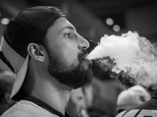 Australia prohíbe importación de vapeadores desechables desde el 1 de enero
