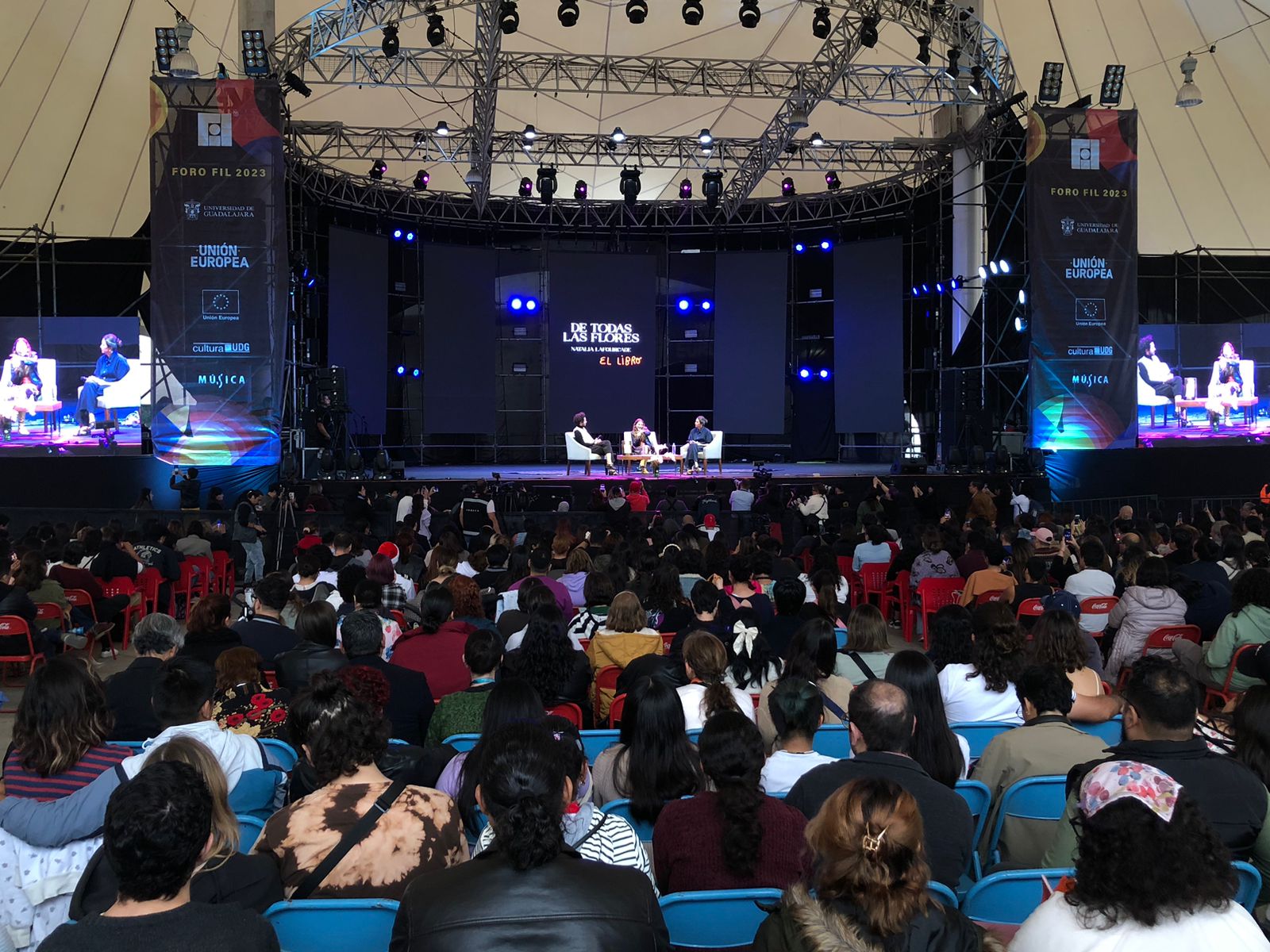Natalia Lafourcade presenta su diario musical en FIL Guadalajara