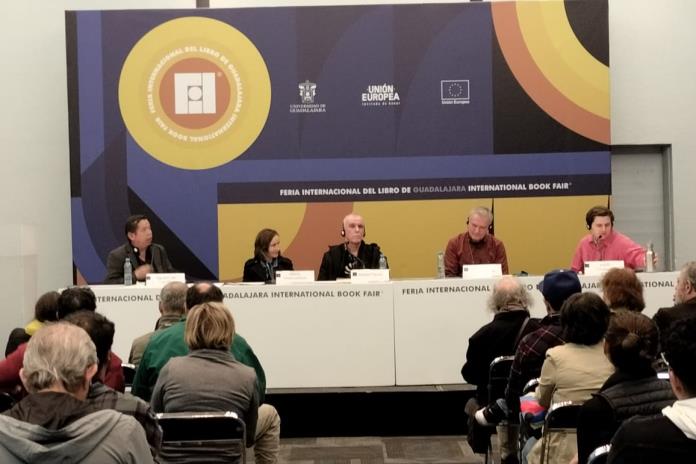 Dialogan sobre hacer literatura del cambio climático en la FIL Dialogan sobre hacer literatura del cambio climático en la FIL