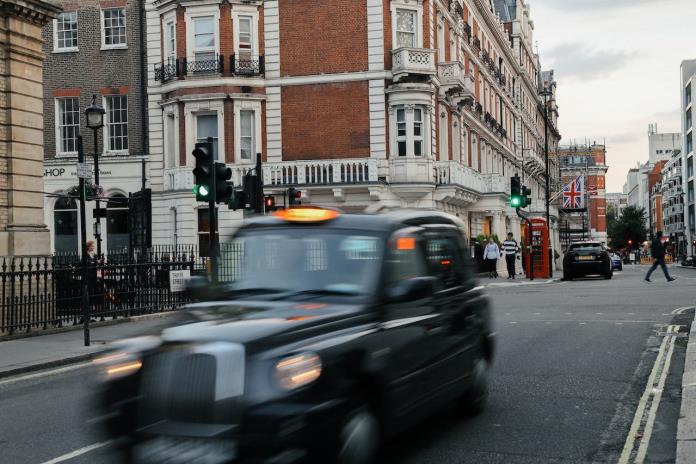 Los célebres taxis negros londinenses entran en la órbita de Uber Los célebres taxis negros londinenses entran en la órbita de Uber
