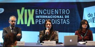 Periodistas mexicanos sufren violencia, precariedad laboral y afectaciones a su salud emocional y mental, concluye estudio 