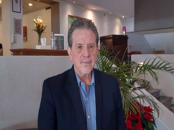 Los corridos tumbados “conectan” con los jóvenes que aspiran al “presentismo intenso”, dice José Manuel Valenzuela, en su visita a la FIL