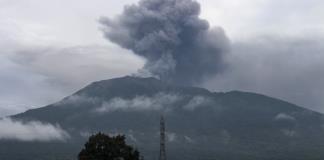 Al menos once muertos en la erupción del volcán Marapi en Indonesia