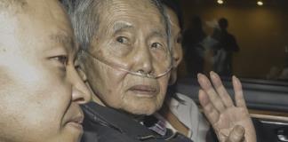 El indultado expresidente peruano Alberto Fujimori sale de prisión