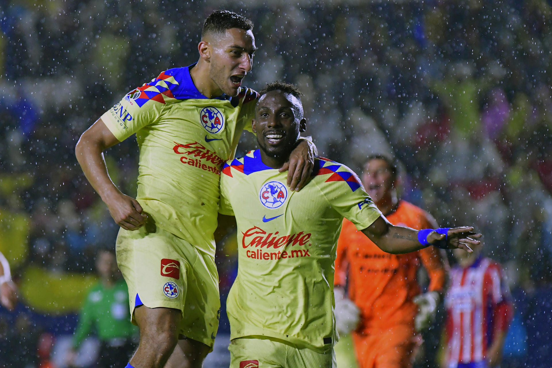 América siembra dudas y Cruz Azul cosecha elogios en el fútbol mexicano