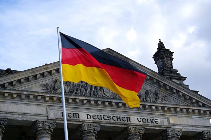 Más de 25 presuntos miembros de red de extrema derecha acusados en Alemania Más de 25 presuntos miembros de red de extrema derecha acusados en Alemania