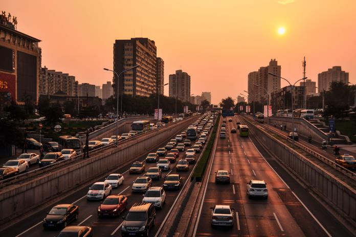 Por vacaciones, recomiendan revisión mecánica de autos y respetar señales de tránsito para disminuir accidentes viales