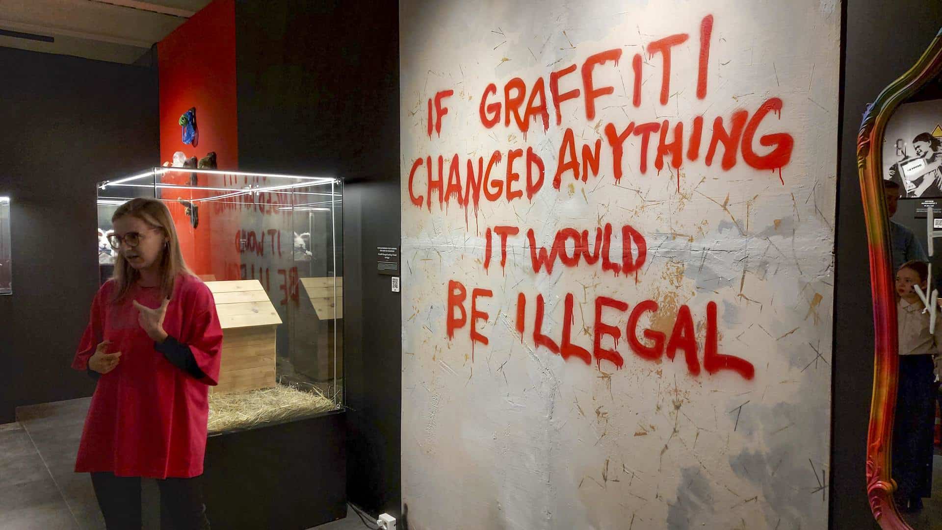 Los rusos se acercan al arte underground de Banksy en una exposición dedicada a su obra