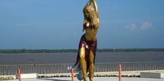Barranquilla erige una estatua en honor a Shakira, su hija predilecta