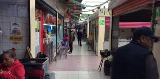 Falta de poder adquisitivo y la venta de cenas navideñas impacta a los comerciantes en Mercado Mexicaltzingo