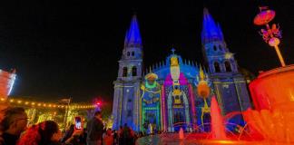 Visitantes locales y turistas se aglomeran en las atracciones del Festival de Invierno Ilusionante en Guadalajara