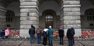 La facultad de Artes de Praga, escenario de un mortífero tiroteo, cerrada hasta febrero