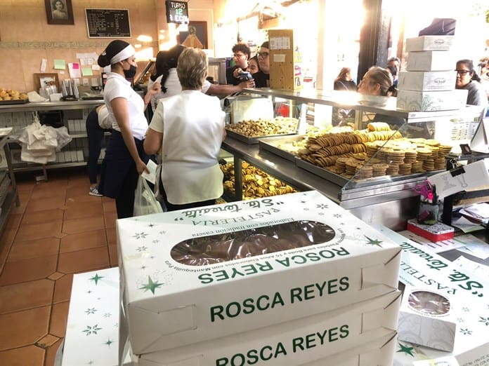 Pastelería Santa Teresita desde 1980 ofrece la tradicional Rosca de Reyes