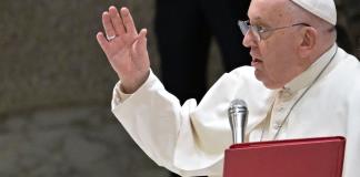 El papa pide que se prohíba la gestación subrogada