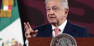López Obrador se refiere a una diputada trans como señor vestido de mujer
