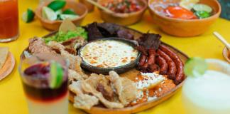 Expertos: mexicanos prefieren carnes rojas y ultraprocesados, por encima de frijol y maíz