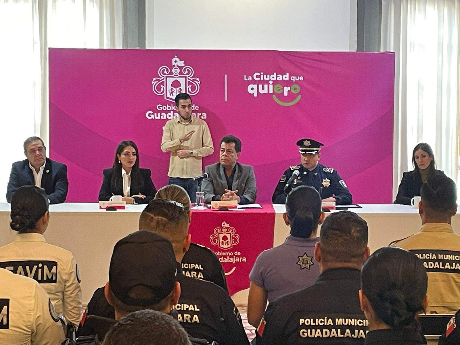Guadalajara celebra a sus policías con aumento en vales de despensa