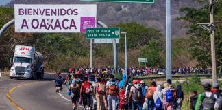 Embajador de EEUU en México asegura que debe haber más consecuencias para migrantes irregulares