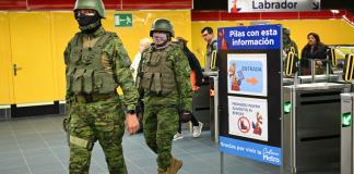Comandos de guardacostas se enfrentan a narcos Spiderman en Guayaquil