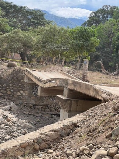 Cierre Temporal del Puente La Sidrita en Autlán