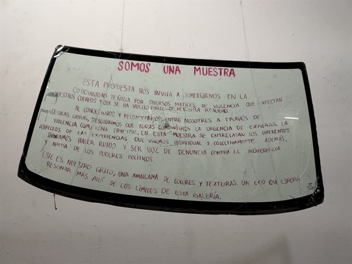 La exposición “Somos una muestra” comparte sus mensajes en contra de la violencia en el Foro Larva