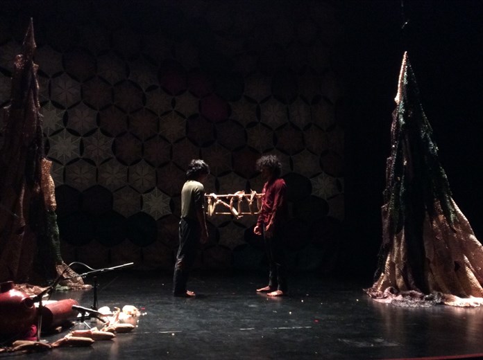 ”Dar para semilla” se presenta en Teatro Alarife; obra experimental que usa el sonido y la danza más que los diálogos 