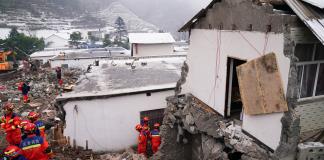 Suben a 31 los muertos por deslizamiento de tierra en China