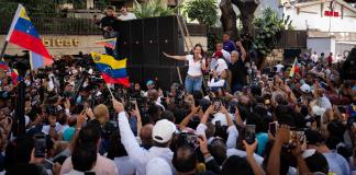 Chavismo marcha en rechazo al golpismo mientras la oposición denuncia intimidación