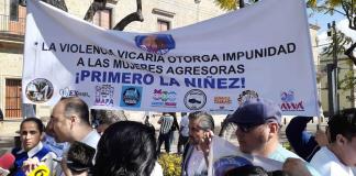 Colectivos contra la Ley Vicaria se manifestaron frente al Congreso del Estado